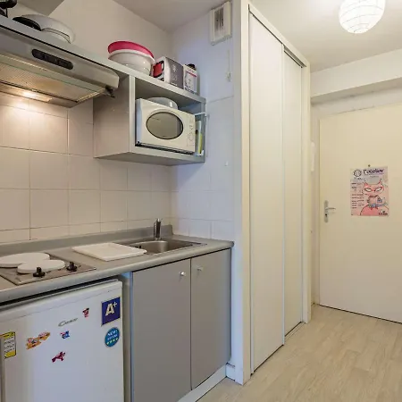 Studio Moderne Avec Terrasse, Wi-fi, Parking Et Acces Facile Aux Plages A - Fr-1-3-520 Apartment