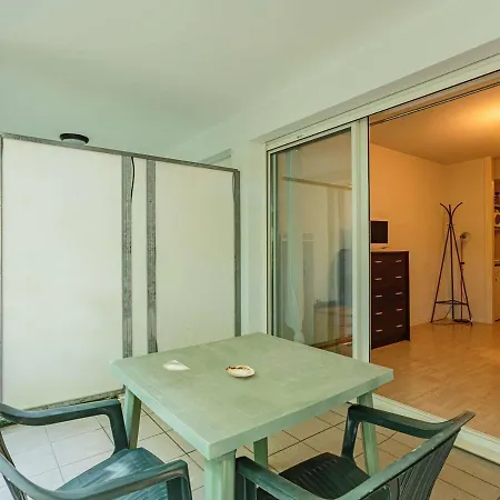 Apartment Studio Moderne Avec Terrasse, Wi-fi, Parking Et Acces Facile Aux Plages A - Fr-1-3-520