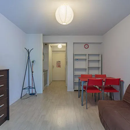 Studio Moderne Avec Terrasse, Wi-fi, Parking Et Acces Facile Aux Plages A - Fr-1-3-520 Apartment